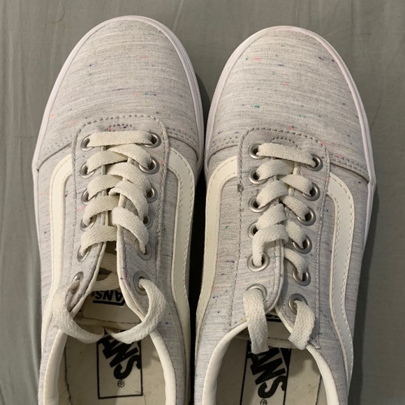 grey vans tennis shoes